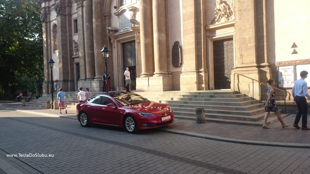 Tesla wynajem do ślubu: Kraków Stare Miasto (kościół na Placu Św. Anny)