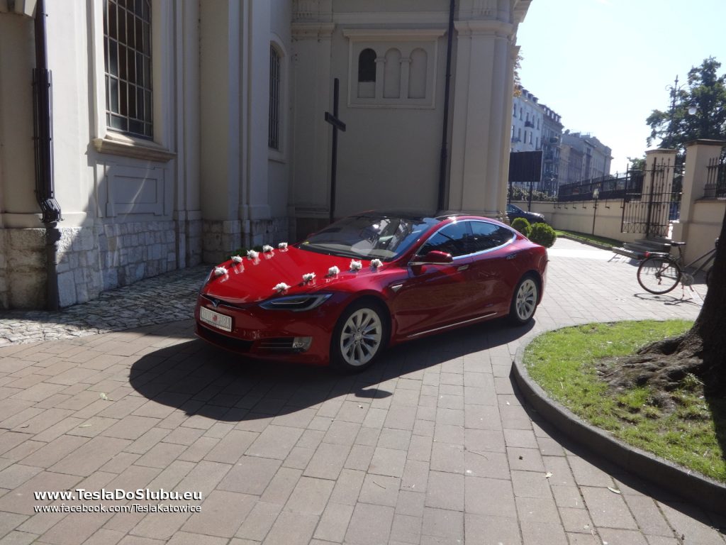 TESLA Model S wynajem do ślubu w Krakowie (Bazylika św. Floriana)