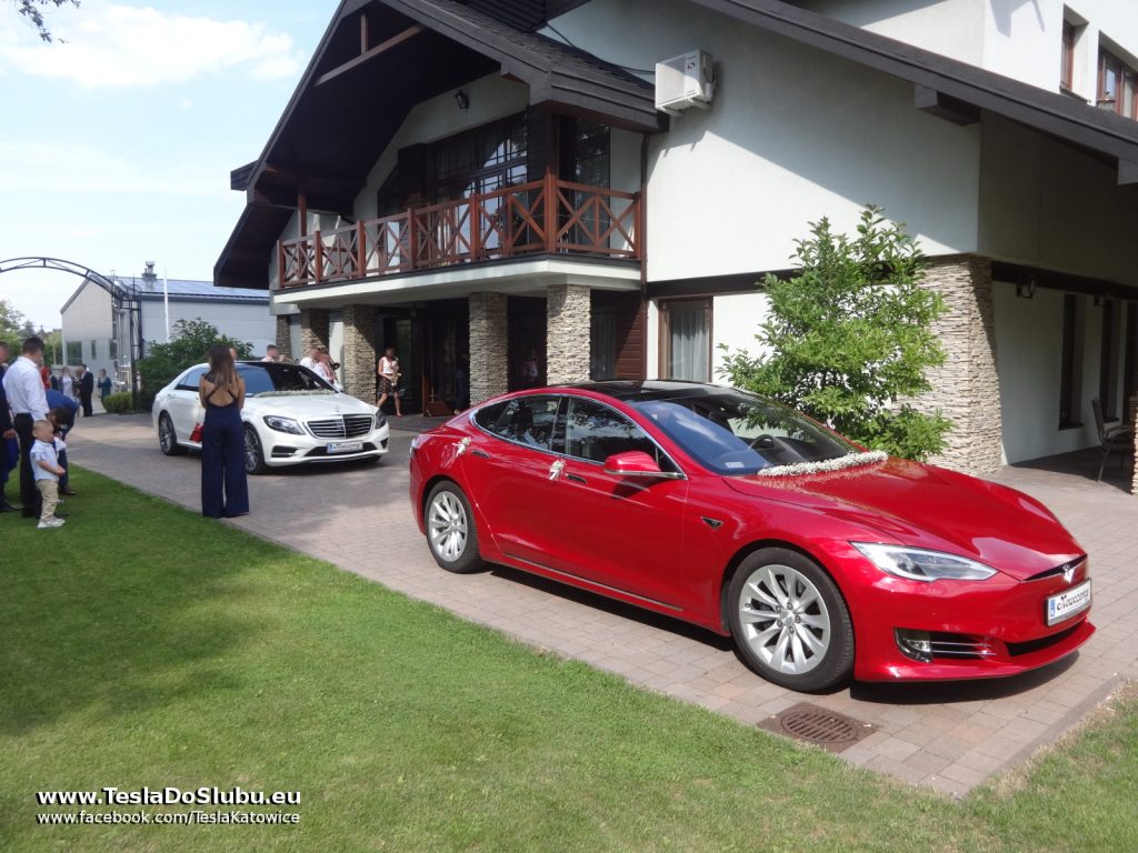 Tesla na wesele Wadowice (ślubna Tesla Model S przy Hotelu Badura w Wadowicach)