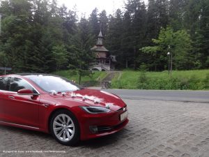 Tesla - ślub w zakopiańskiej kaplicy w Jaszczurówce